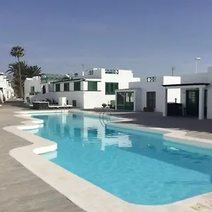 Relax & Pool Next To The Apartment Puerto del Carmen (Lanzarote)